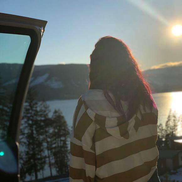 Meet your Posher, Olivia - Picture 1 of 1